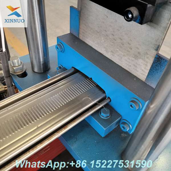 roller-shutter-door-roll-forming-machine